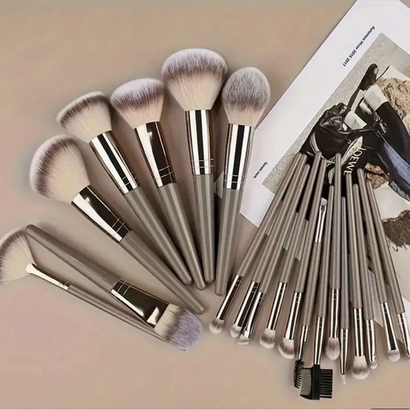 Makeup Brush Set 15pc - Picture 4 of 10